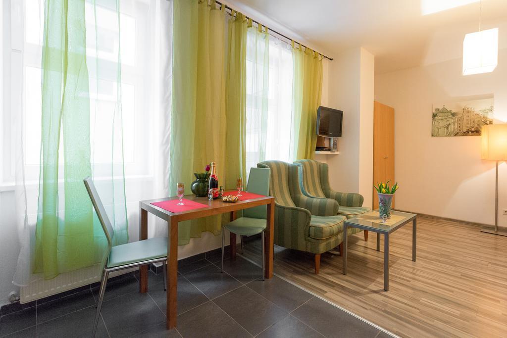 Margareten Long Stay Apartments Виена Стая снимка