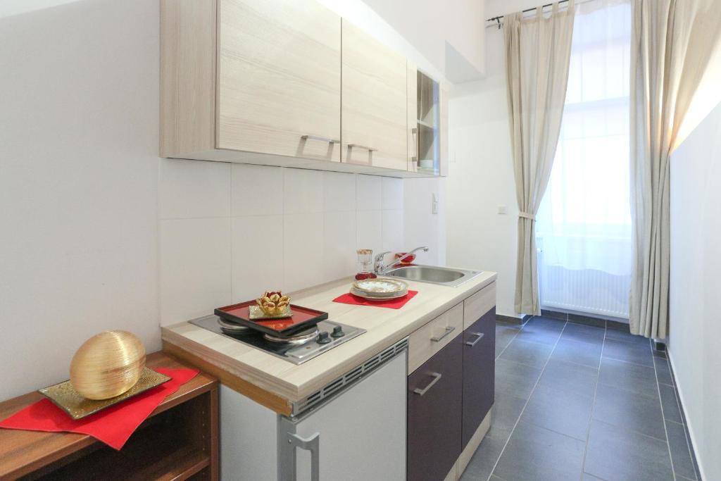 Margareten Long Stay Apartments Виена Стая снимка