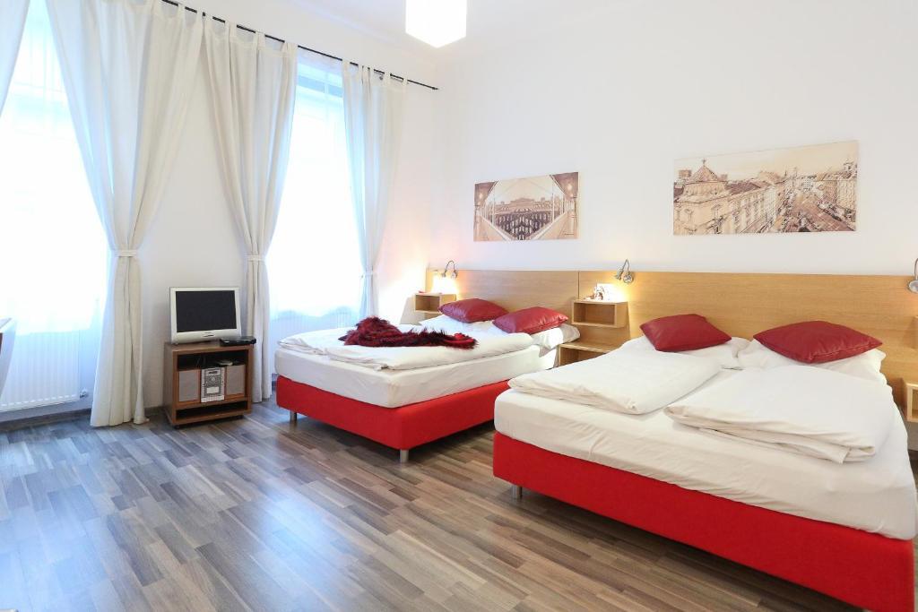 Margareten Long Stay Apartments Виена Стая снимка